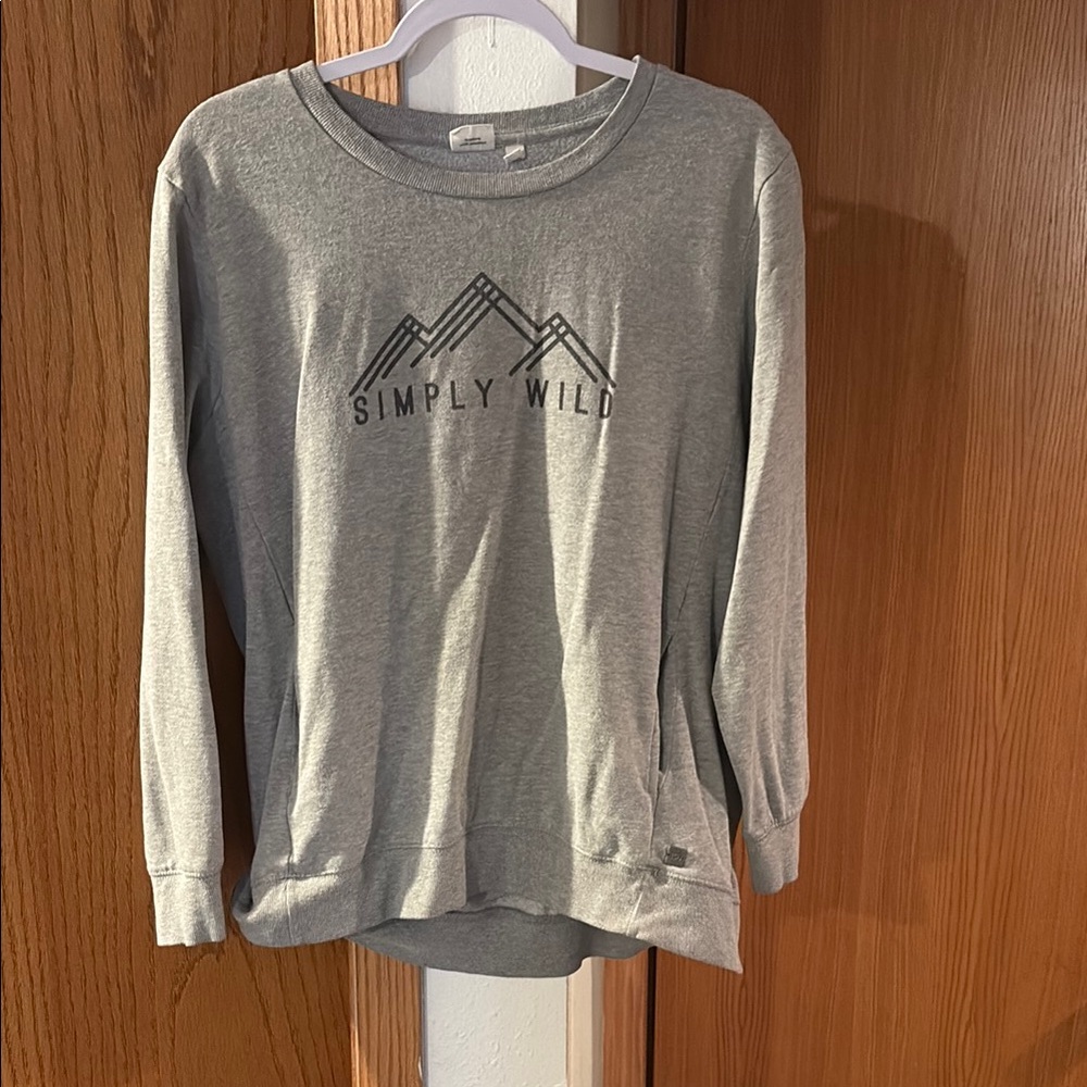 Oversized Women’s Gray Simply Wild Sweatshirt